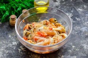 Тайский салат с морепродуктами