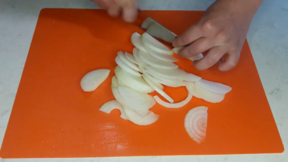 Витаминный салат из свежей капусты Витаминный салат из свежей капусты