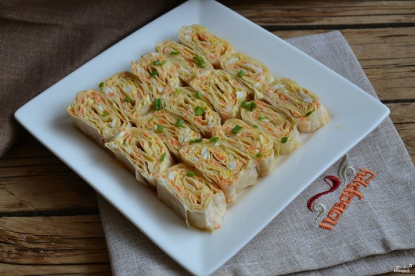 Закуска на скорую руку! 5 быстрых рулетов из лаваша с начинкой        
