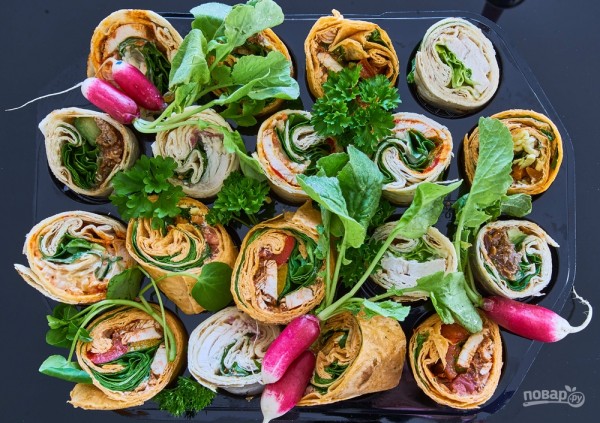 Закуска на скорую руку! 5 быстрых рулетов из лаваша с начинкой        