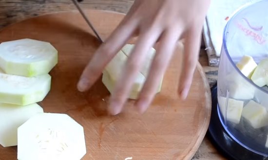  Острая аджика с яблоками на зиму — рецепты приготовления из помидор и перца с варкой