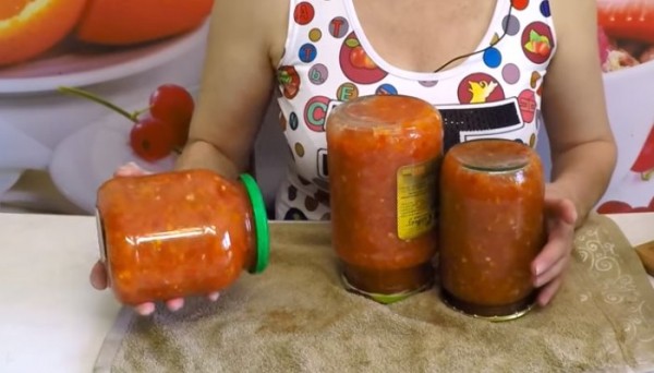  Острая аджика с яблоками на зиму — рецепты приготовления из помидор и перца с варкой