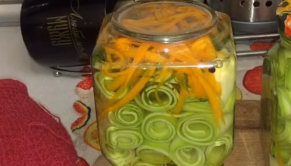 Рецепты закуски из кабачков на зиму, простые и вкусные, пальчики оближешь Рецепты закуски из кабачков на зиму, простые и вкусные, пальчики оближешь