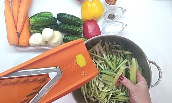 Рецепты закуски из кабачков на зиму, простые и вкусные, пальчики оближешь Рецепты закуски из кабачков на зиму, простые и вкусные, пальчики оближешь