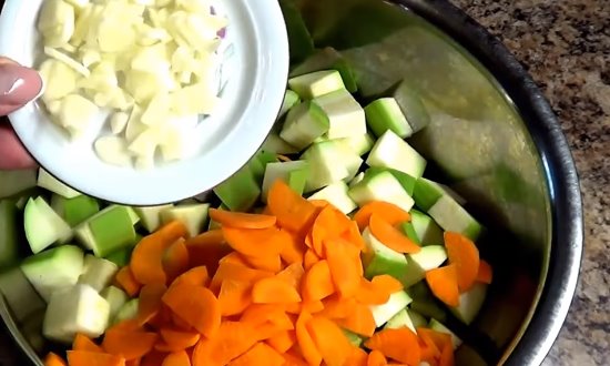 Рецепты закуски из кабачков на зиму, простые и вкусные, пальчики оближешь Рецепты закуски из кабачков на зиму, простые и вкусные, пальчики оближешь