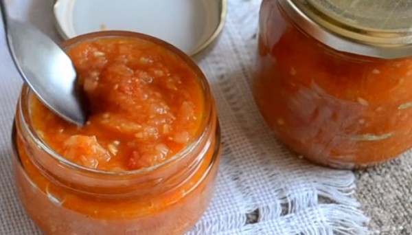  Острая аджика с яблоками на зиму — рецепты приготовления из помидор и перца с варкой