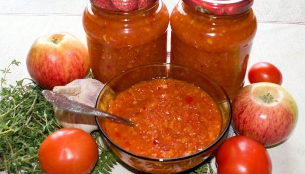  Острая аджика с яблоками на зиму — рецепты приготовления из помидор и перца с варкой