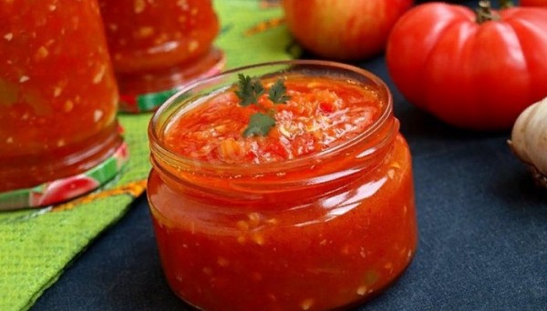  Острая аджика с яблоками на зиму — рецепты приготовления из помидор и перца с варкой