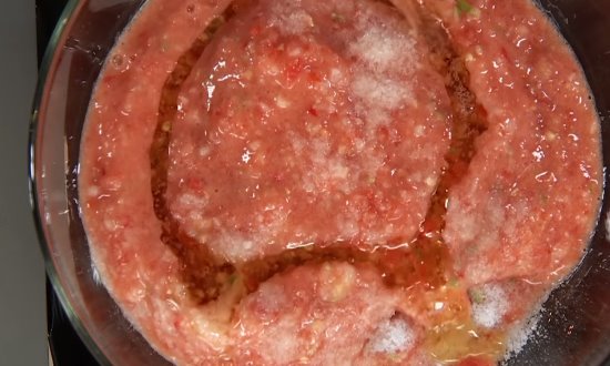  Острая аджика с яблоками на зиму — рецепты приготовления из помидор и перца с варкой