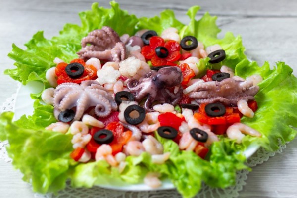 8 рецептов простых салатов с подсолнечным маслом        