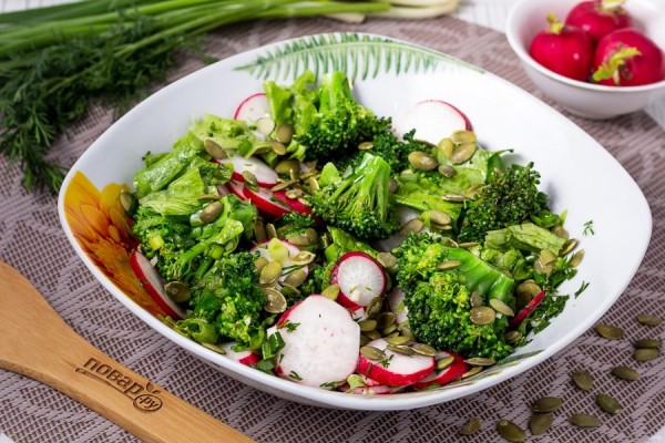 8 рецептов простых салатов с подсолнечным маслом 8 рецептов простых салатов с подсолнечным маслом