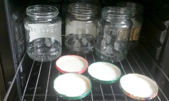  Острая аджика с яблоками на зиму — рецепты приготовления из помидор и перца с варкой