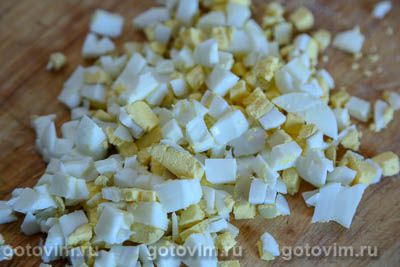 Американский яичный салат с хрустящим беконом Американский яичный салат с хрустящим беконом