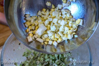 Американский яичный салат с хрустящим беконом Американский яичный салат с хрустящим беконом