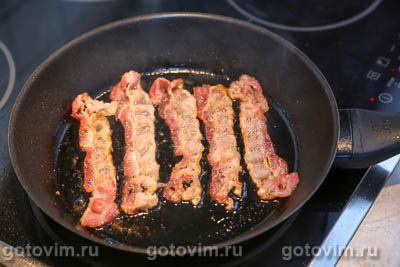 Американский яичный салат с хрустящим беконом Американский яичный салат с хрустящим беконом