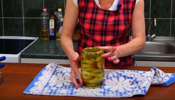 Рецепты закуски из кабачков на зиму, простые и вкусные, пальчики оближешь Рецепты закуски из кабачков на зиму, простые и вкусные, пальчики оближешь