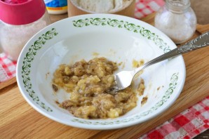 Банановые оладьи на сметане