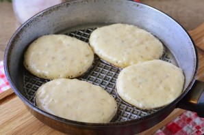 Банановые оладьи на сметане