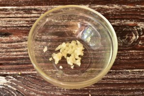 Бородинские сухарики с чесноком в духовке