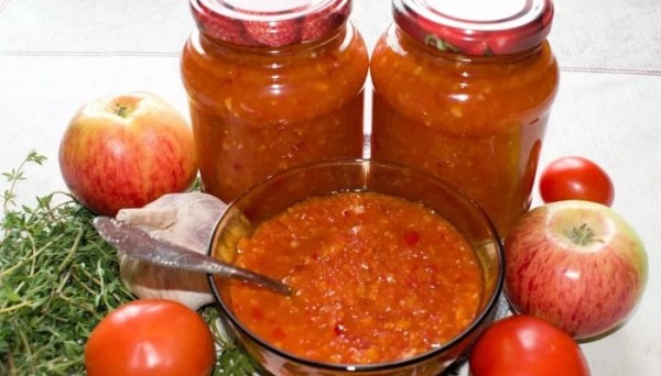  Острая аджика с яблоками на зиму — рецепты приготовления из помидор и перца с варкой