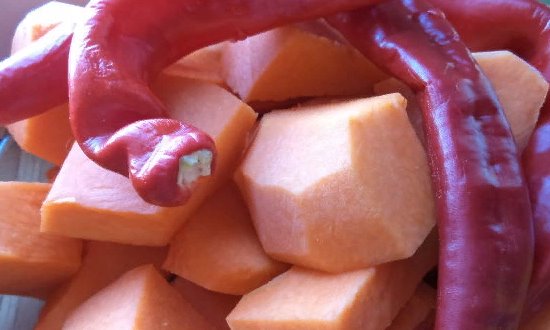  Острая аджика с яблоками на зиму — рецепты приготовления из помидор и перца с варкой