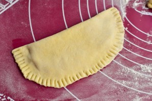 Чебуреки на сметане Чебуреки на сметане