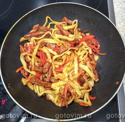 Цуйван - монгольская лапша с овощами и мясом Цуйван - монгольская лапша с овощами и мясом