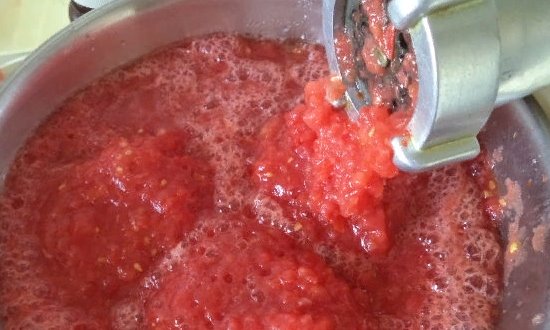  Острая аджика с яблоками на зиму — рецепты приготовления из помидор и перца с варкой