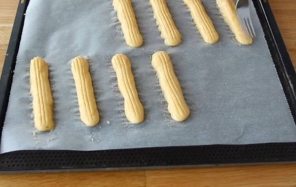 Эклеры, рецепт в домашних условиях с заварным кремом с пошаговыми фотографиями Эклеры, рецепт в домашних условиях с заварным кремом с пошаговыми фотографиями