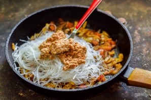 Фунчоза с тунцом Фунчоза с тунцом