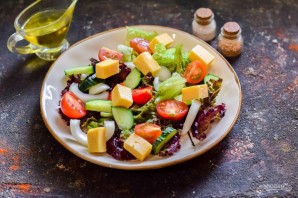 Греческий салат с кальмарами Греческий салат с кальмарами