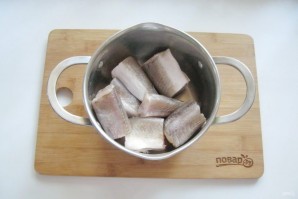 Хек тушеный в соевом соусе