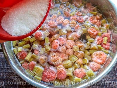 Компот из клубники и ревеня Компот из клубники и ревеня