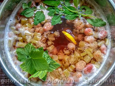 Компот из клубники и ревеня Компот из клубники и ревеня