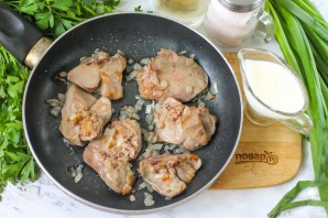 Куриная печень в горчичном соусе