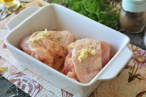 Куриные бедра с тыквой в духовке