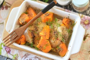Куриные бедра с тыквой в духовке
