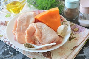 Куриные бедра с тыквой в духовке