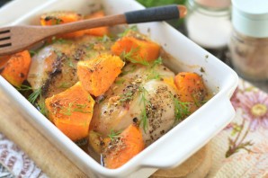 Куриные бедра с тыквой в духовке