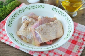 Куриные бедра в майонезе в духовке