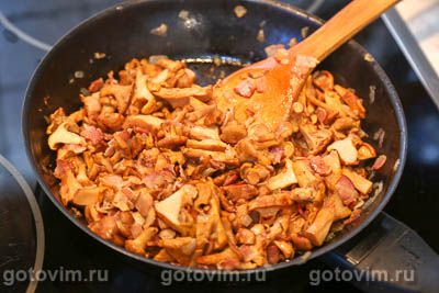 Мини пицца с беконом и жареными лисичками