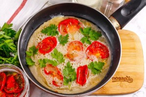 Омлет с вялеными помидорами