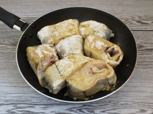 Пикша в сметанном соусе