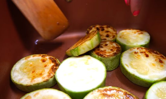 Рецепты закуски из кабачков на зиму, простые и вкусные, пальчики оближешь Рецепты закуски из кабачков на зиму, простые и вкусные, пальчики оближешь