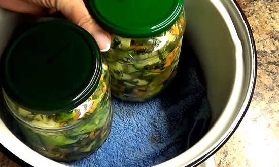 Рецепты закуски из кабачков на зиму, простые и вкусные, пальчики оближешь Рецепты закуски из кабачков на зиму, простые и вкусные, пальчики оближешь