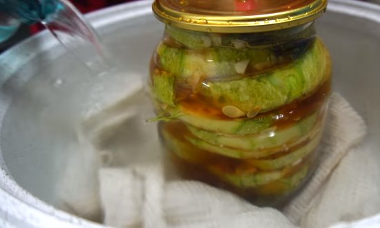 Рецепты закуски из кабачков на зиму, простые и вкусные, пальчики оближешь Рецепты закуски из кабачков на зиму, простые и вкусные, пальчики оближешь