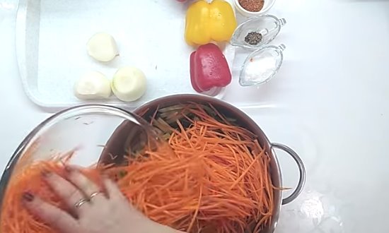 Рецепты закуски из кабачков на зиму, простые и вкусные, пальчики оближешь Рецепты закуски из кабачков на зиму, простые и вкусные, пальчики оближешь
