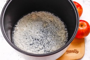 Рисовая каша с яблоками в мультиварке