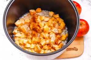 Рисовая каша с яблоками в мультиварке