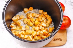 Рисовая каша с яблоками в мультиварке
